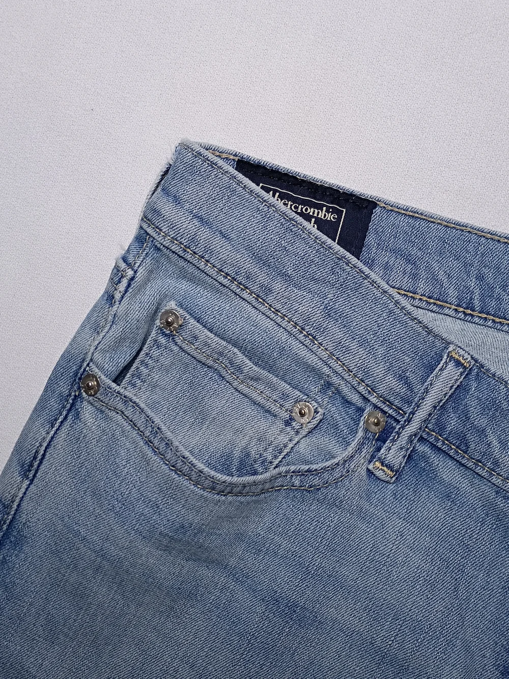 Abercrombie & Fitch classic light